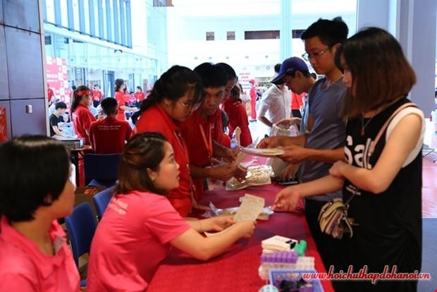 Tư vấn cho người tham gia hiến máu