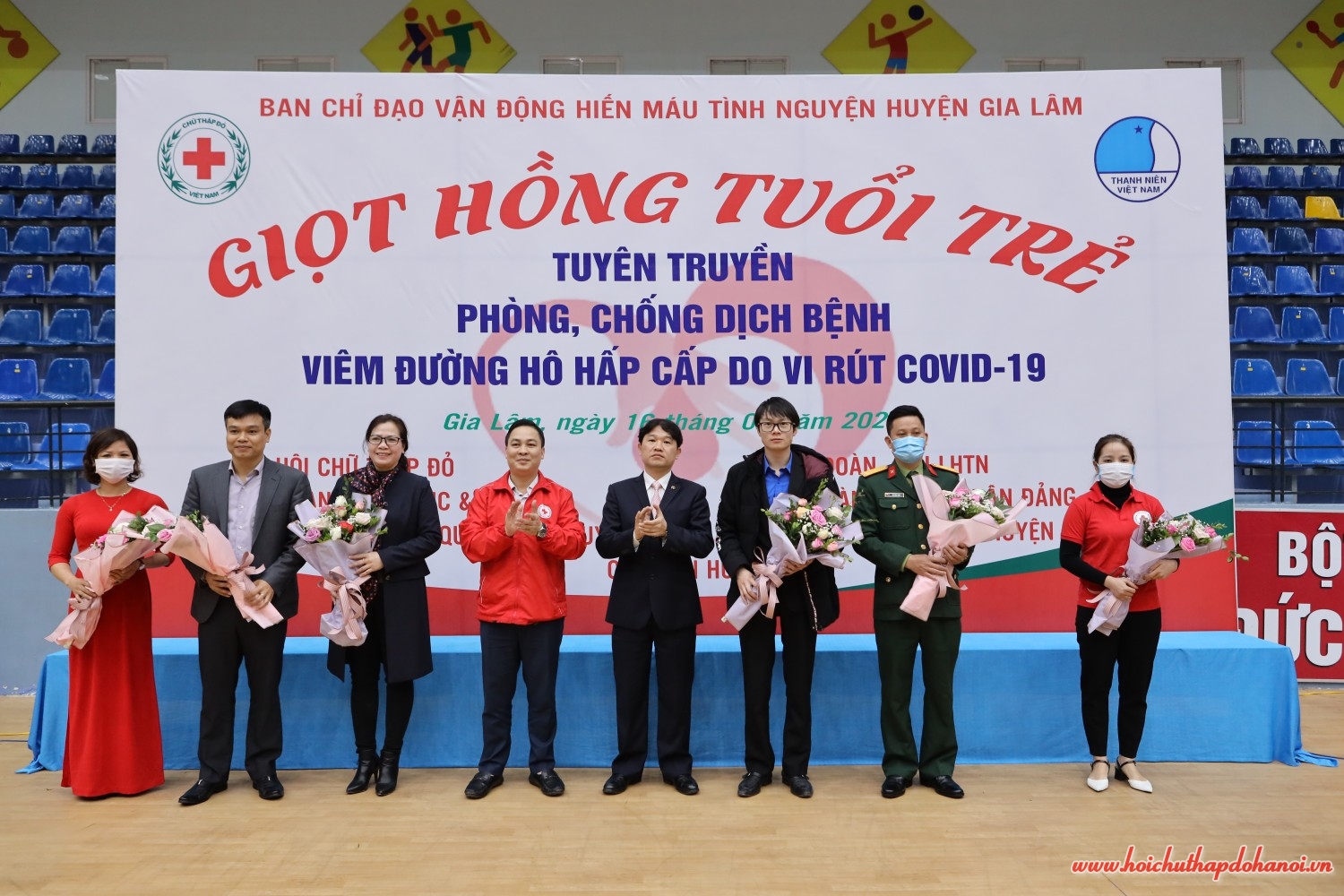 Giọt hồng tuổi trẻ
