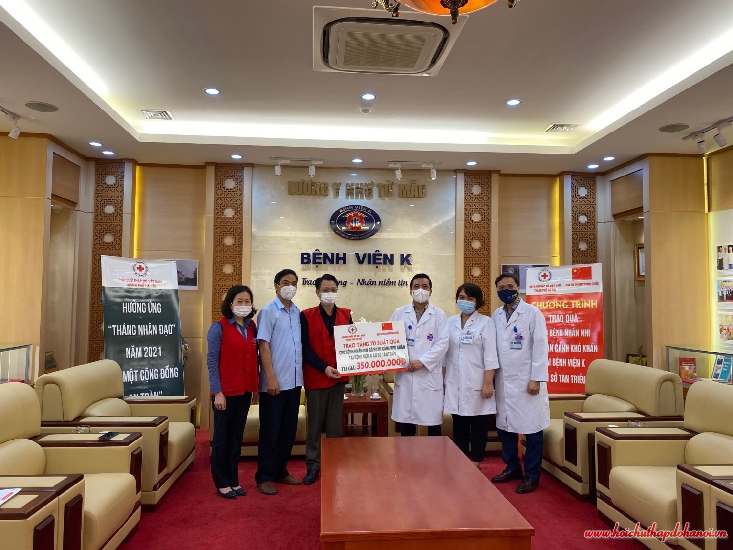 Chia sẻ với các bệnh nhi tại bệnh viện K cơ sở Tân Triều
