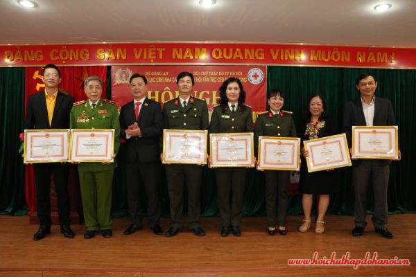 Chi hội tán trợ Chữ thập đỏ Thăng Long tổng kết công tác nhân đạo năm 2016 (4)