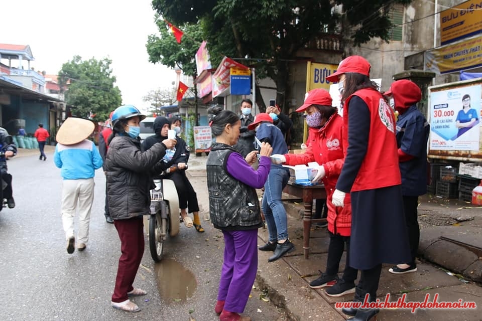 Phát khẩu trang tại huyện Sóc Sơn