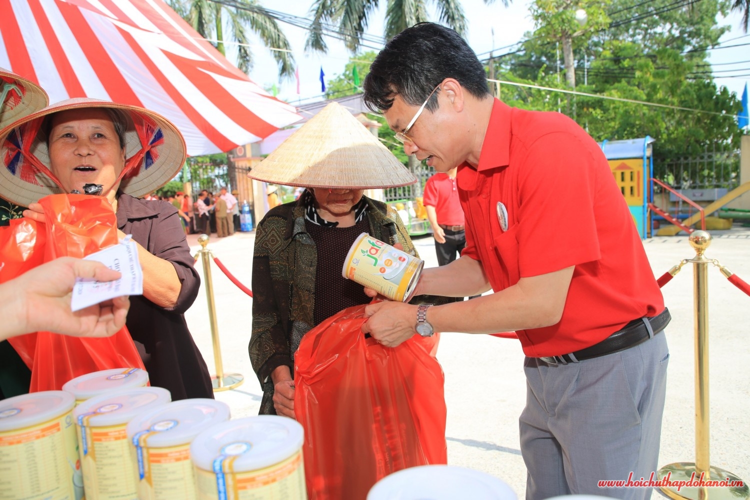 Sếp Triệu tặng Chợ nhân đạo