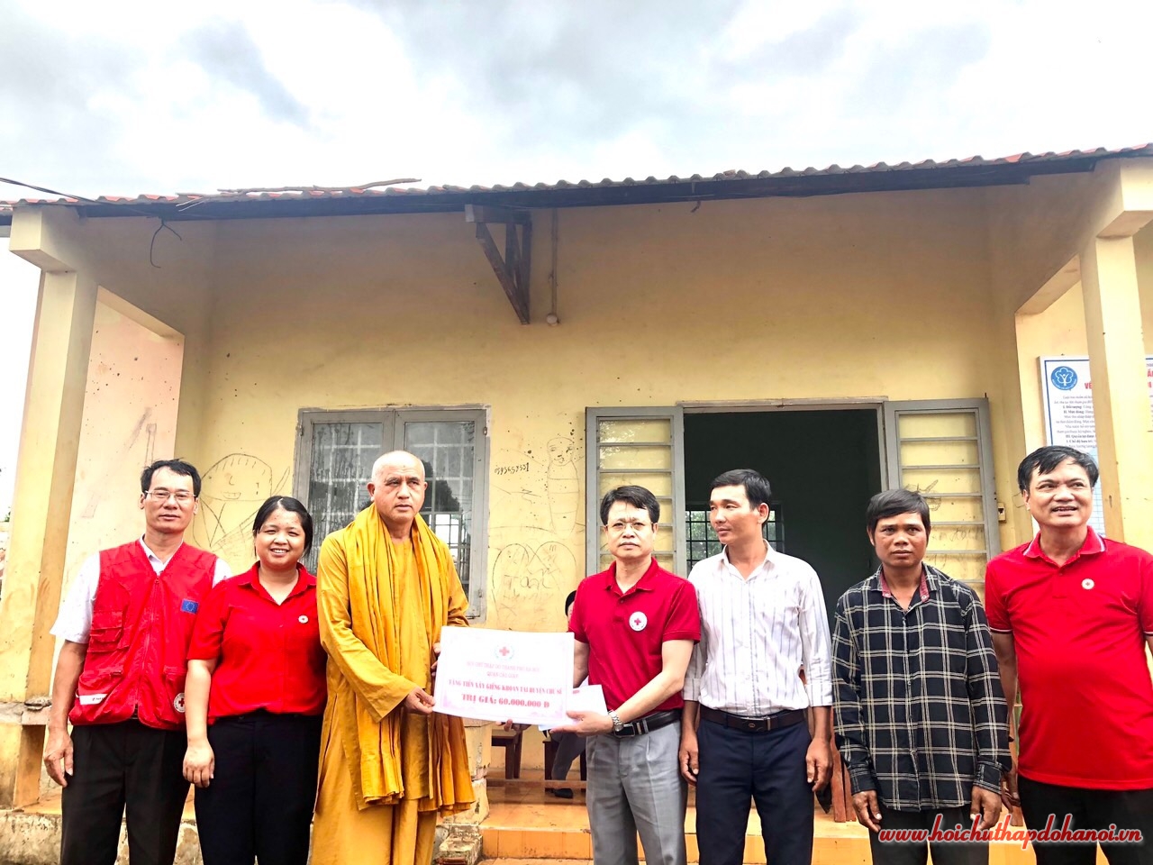 Tặng quà tại Chư Sê 3