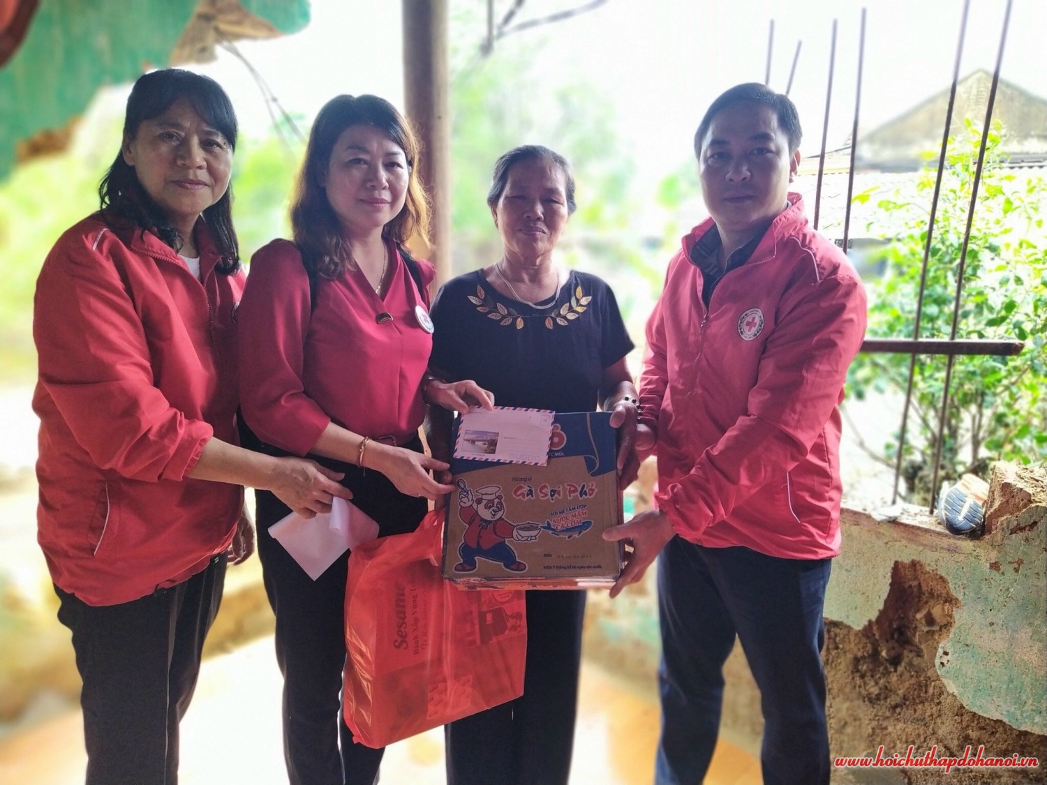 Trao tặng ng dân Quảng bình