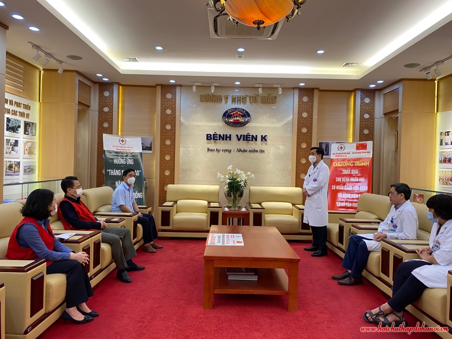 Tặng Viện K 9